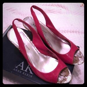 Wedge strap heel in pink